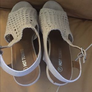 Size 7 hot tomato wedge